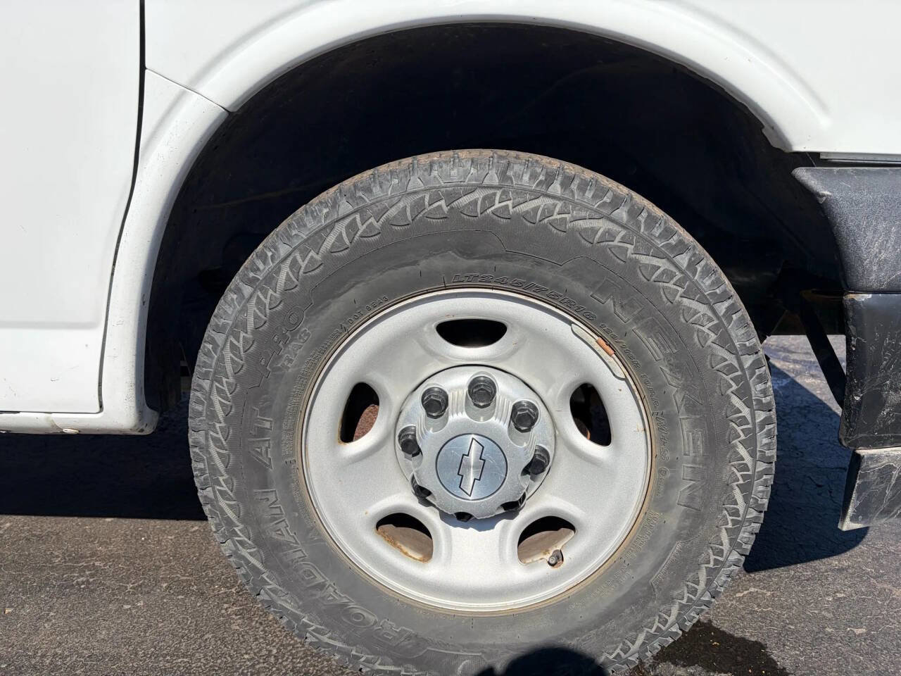 Used 2017 Chevrolet Express 2500 image 9