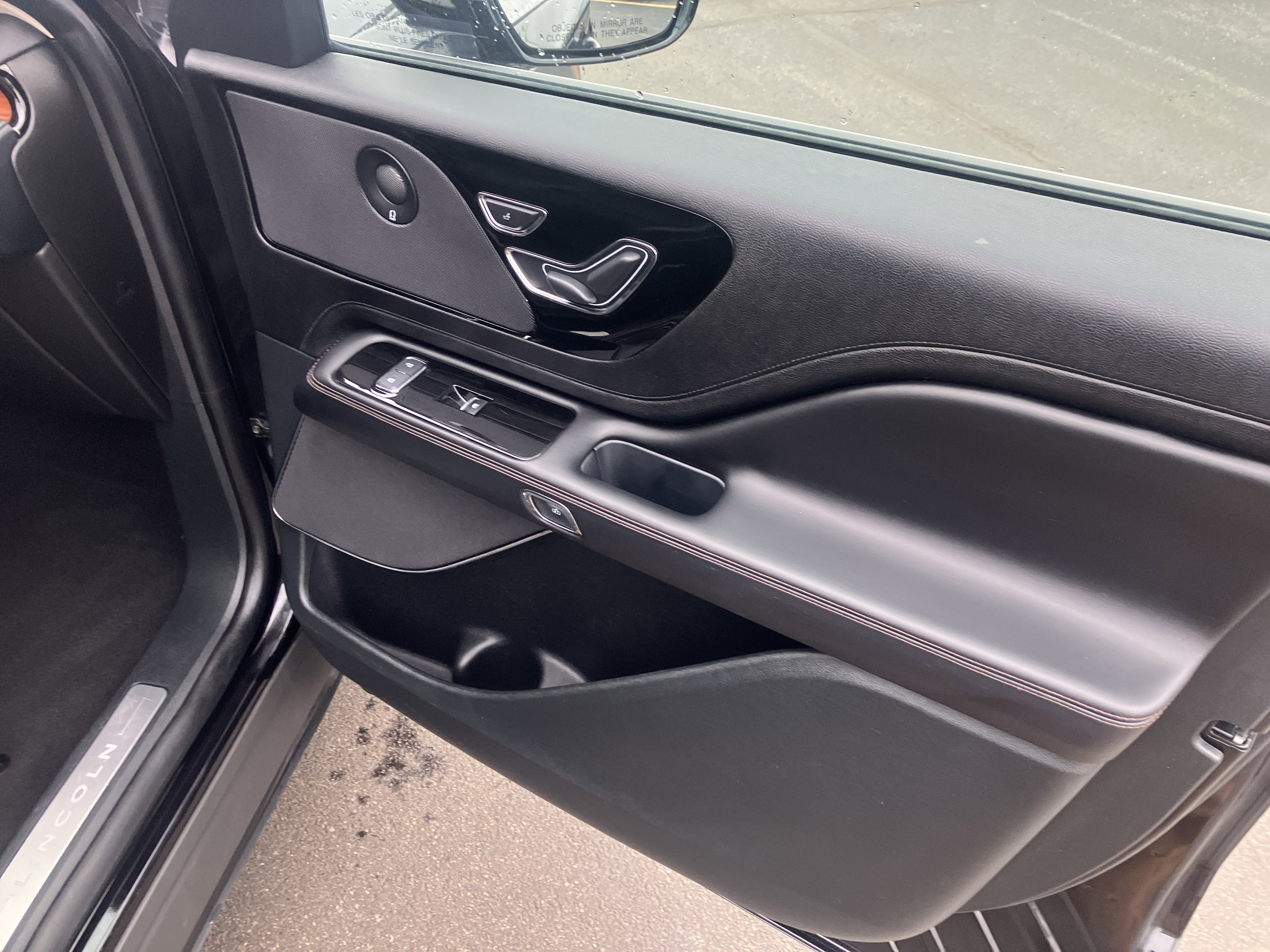 Used 2024 Lincoln Aviator Reserve image 11