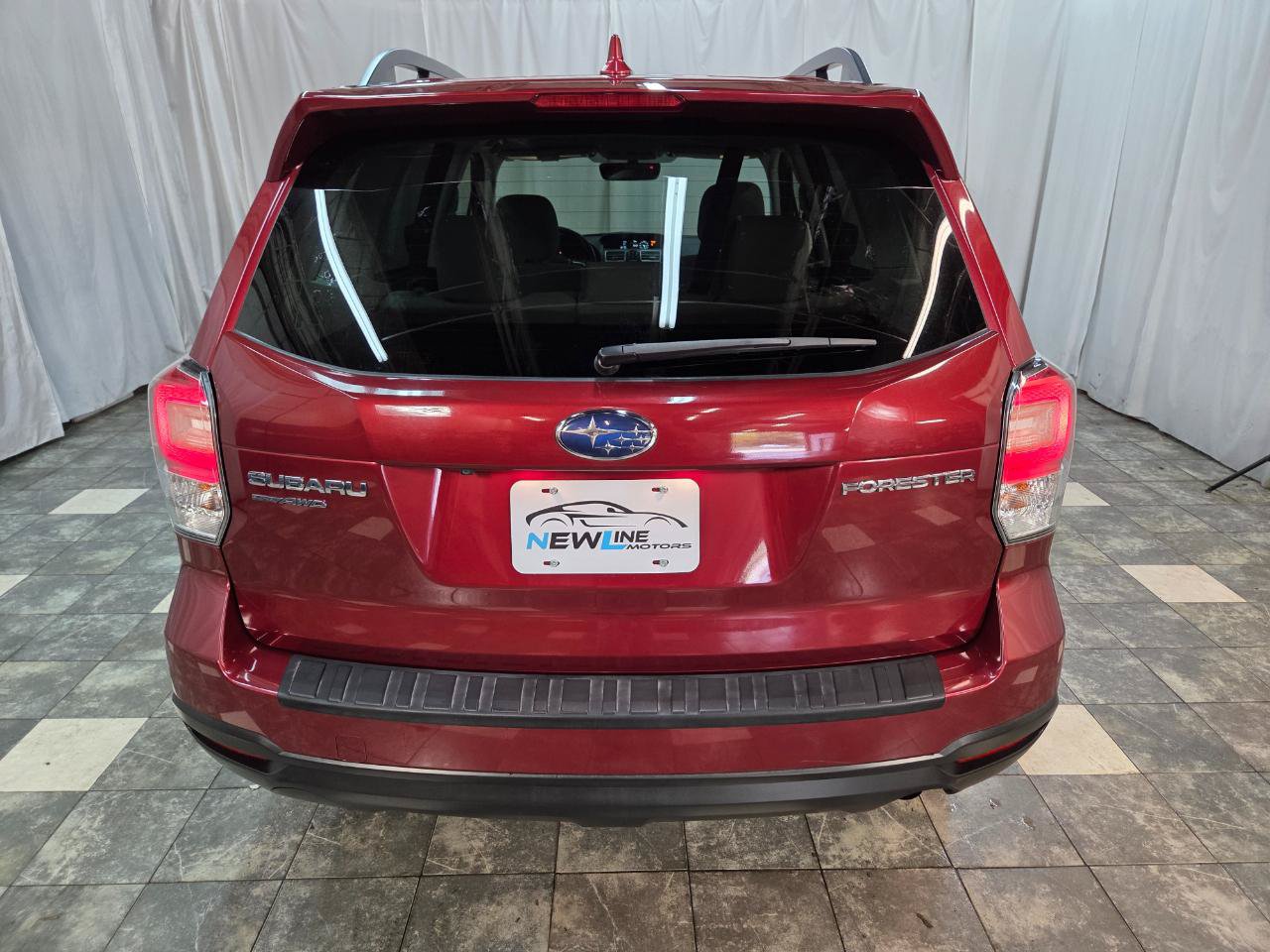 Used 2018 Subaru Forester 2.5i Premium w/ All-Weather Package AWD/4WD image 4