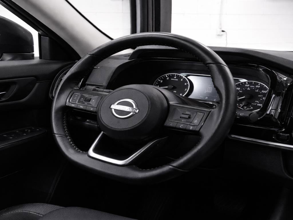 Used 2025 Nissan Pathfinder SV AWD/4WD image 17