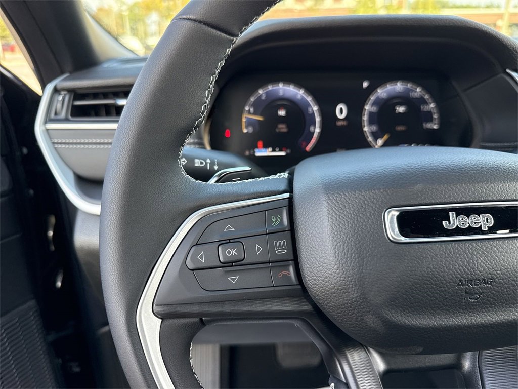 New 2025 Jeep Grand Cherokee Laredo X w/ Luxury Tech Group I image 15