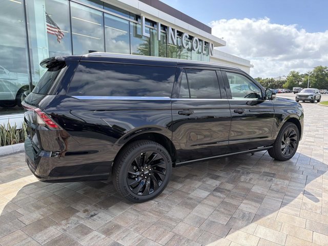 New 2026 Lincoln Navigator L Black Label AWD/4WD image 2