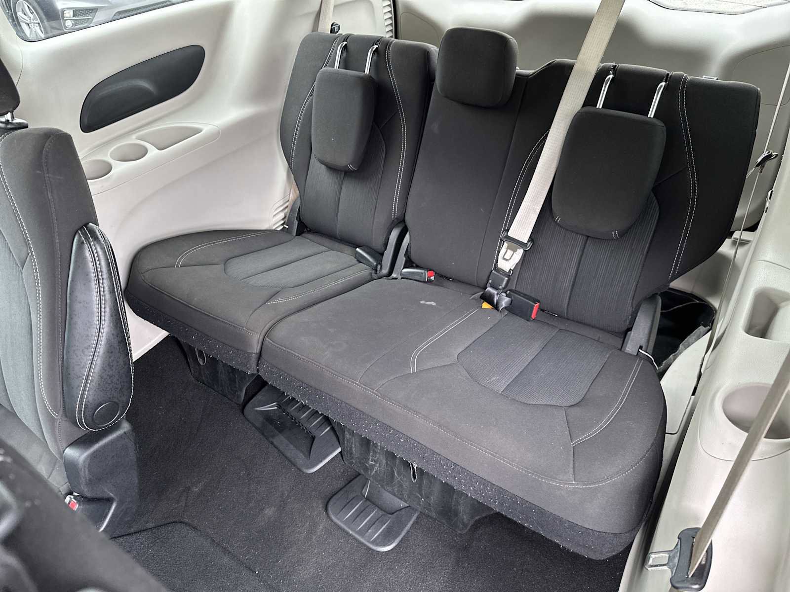 Used 2023 Chrysler Voyager LX FWD image 25