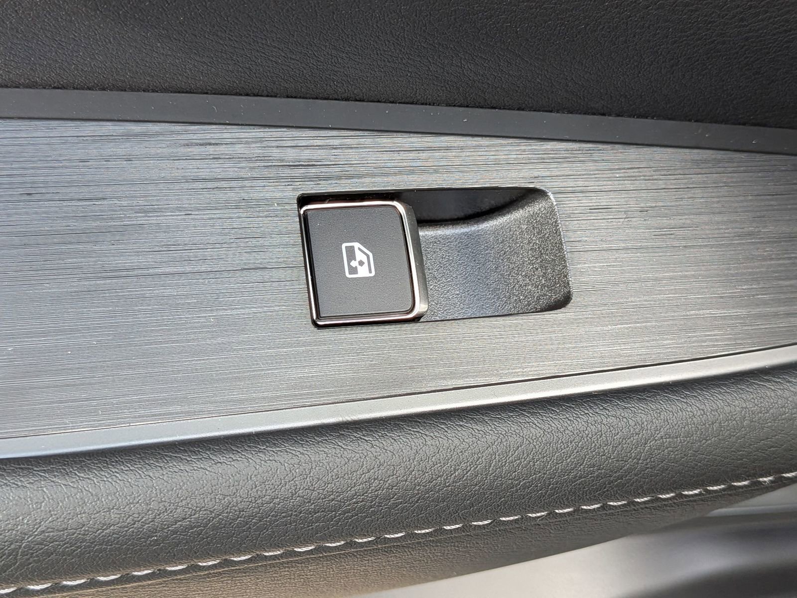 Used 2025 Nissan Armada Platinum Reserve image 30