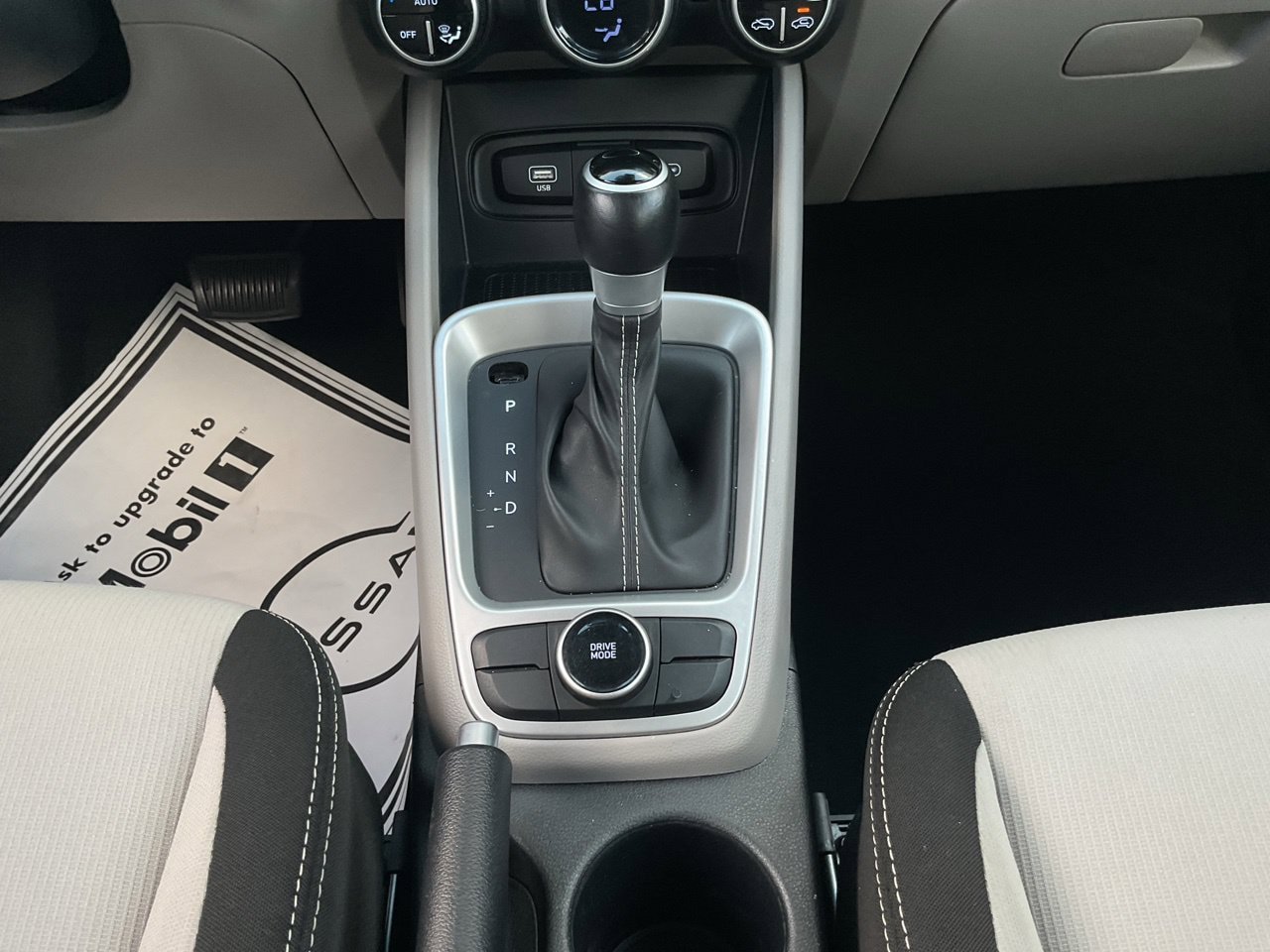 Used 2025 Hyundai Venue SEL FWD image 14