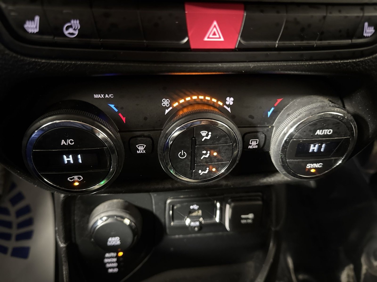 Used 2016 Jeep Renegade Limited image 21