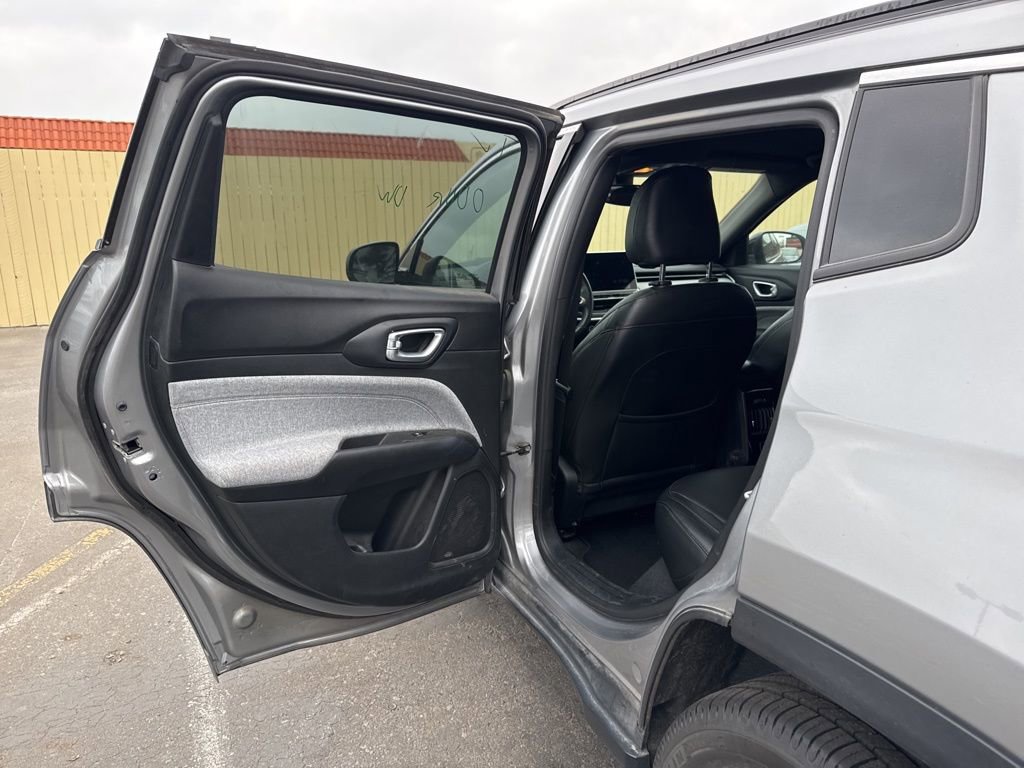 Used 2023 Jeep Compass Latitude image 15