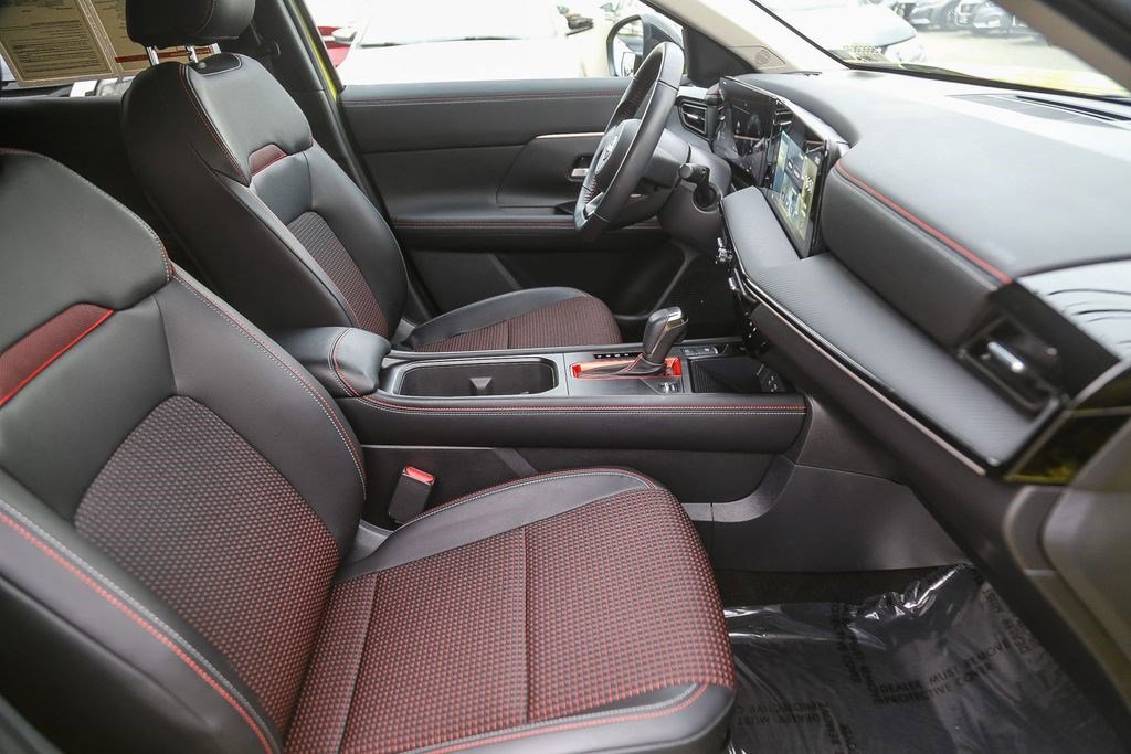 Used 2025 Nissan Kicks SR image 15