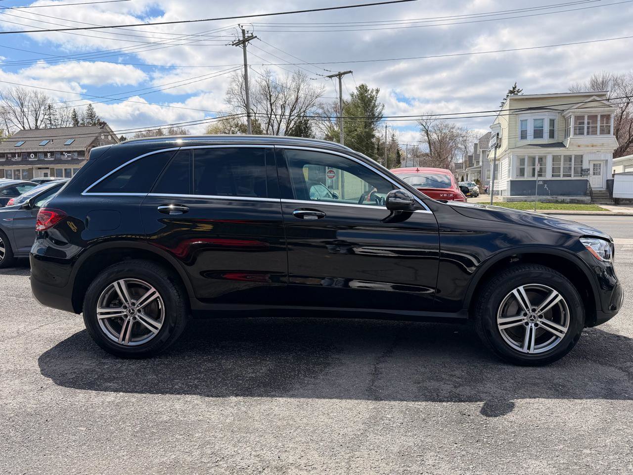 Used 2021 Mercedes-Benz GLC 300 4MATIC image 4