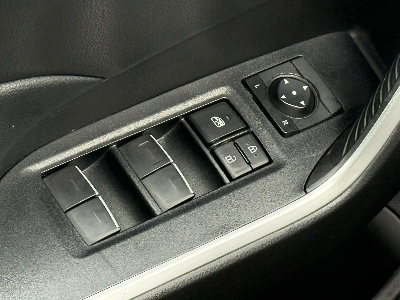 Used 2022 Toyota RAV4 XLE AWD/4WD image 32