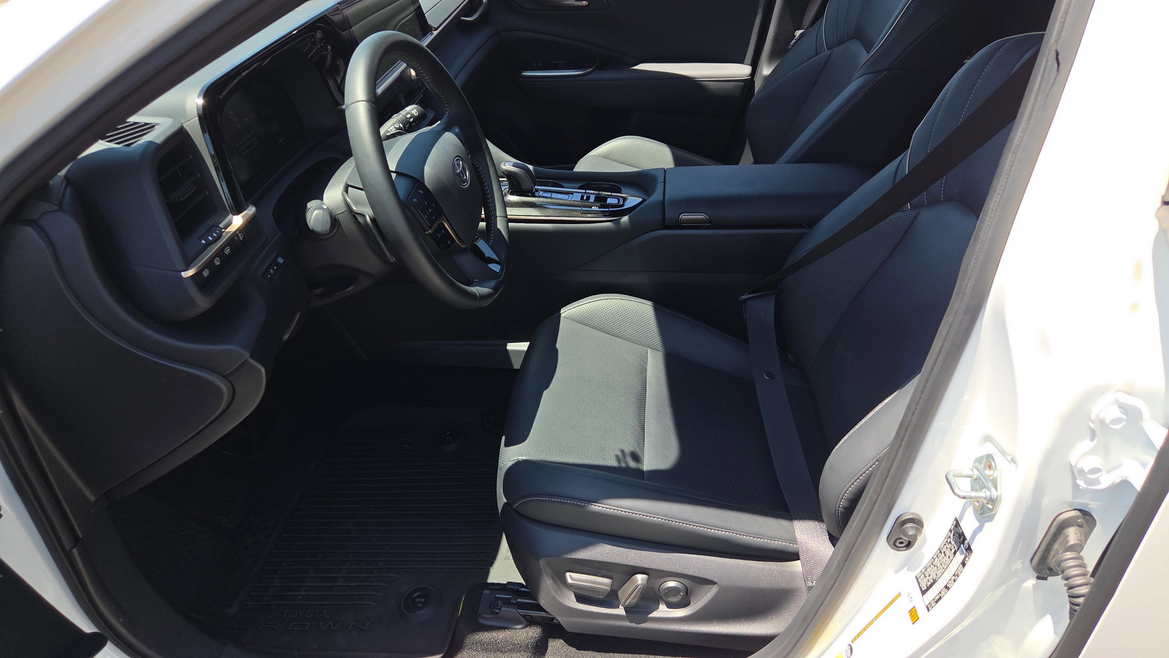 Certified 2025 Toyota Crown Signia AWD/4WD image 9