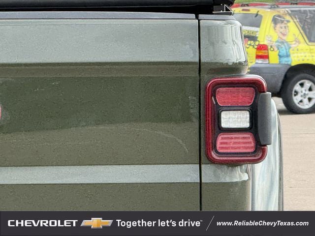 Used 2023 Jeep Gladiator Rubicon w/ LED Lighting Group AWD/4WD image 8