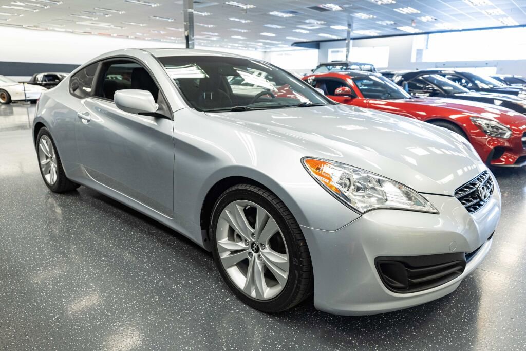 Used 2012 Hyundai Genesis 2.0T RWD image 4