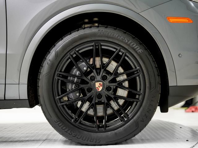 Certified 2025 Porsche Cayenne image 28