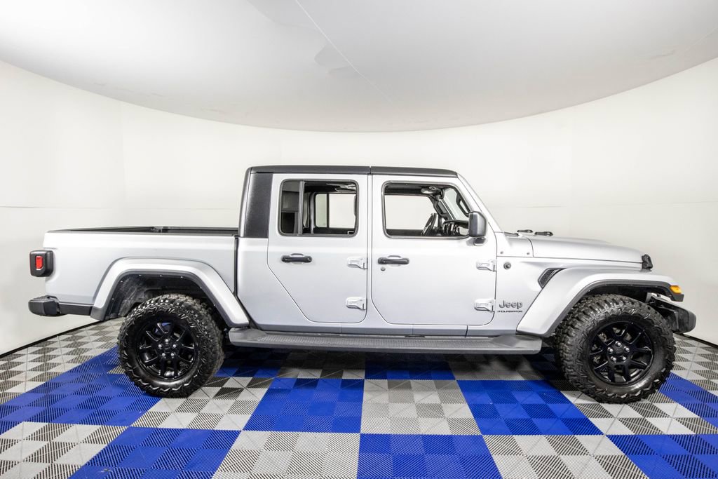 Used 2023 Jeep Gladiator Overland image 4