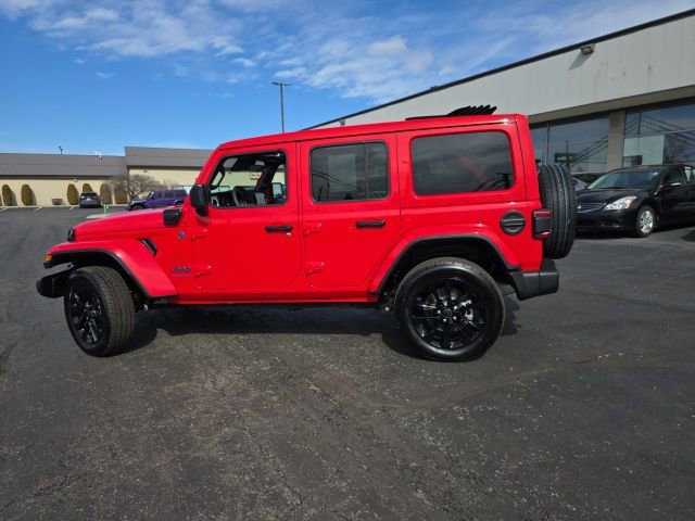 Used 2025 Jeep Wrangler Unlimited Sahara w/ Safety Group image 4