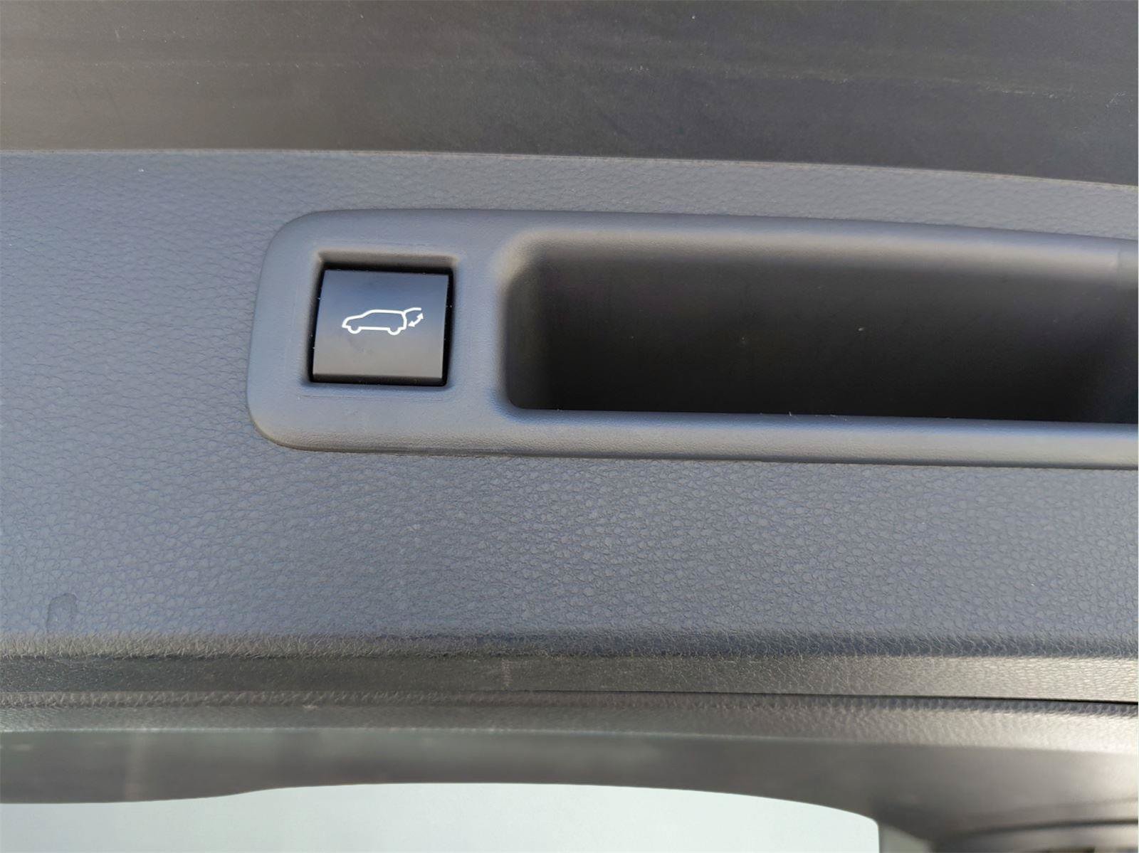 Used 2024 Toyota Highlander LE AWD/4WD image 28