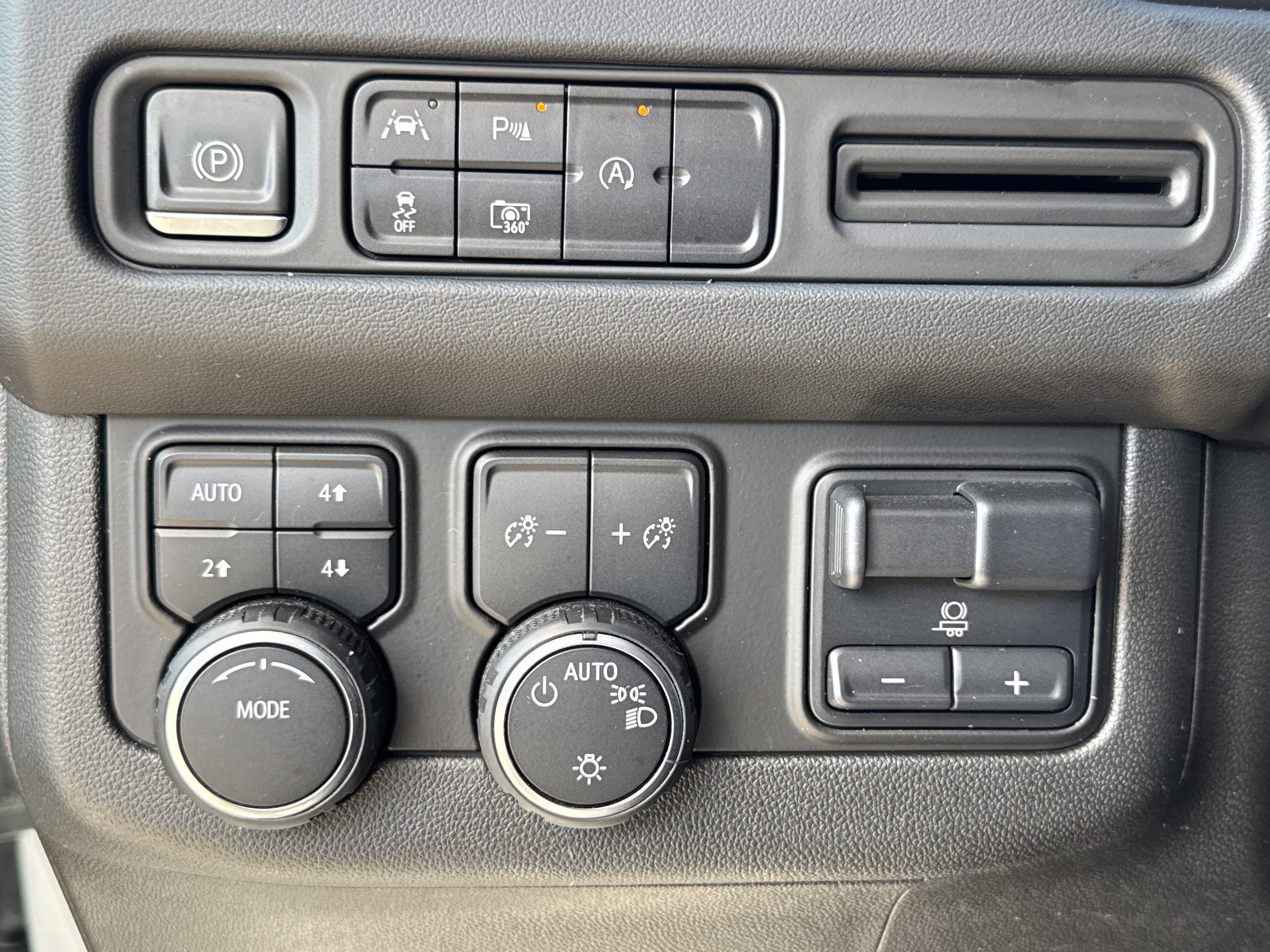 Used 2023 Chevrolet Tahoe LT w/ LT Signature Package image 18