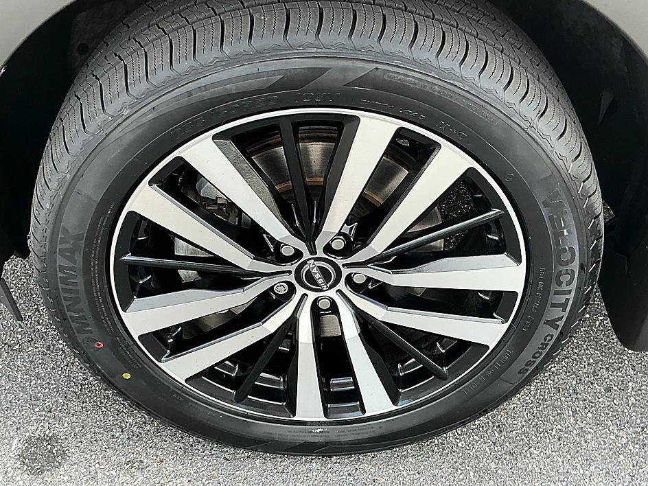 Certified 2024 Nissan Pathfinder Platinum w/ Cargo Package FWD image 10