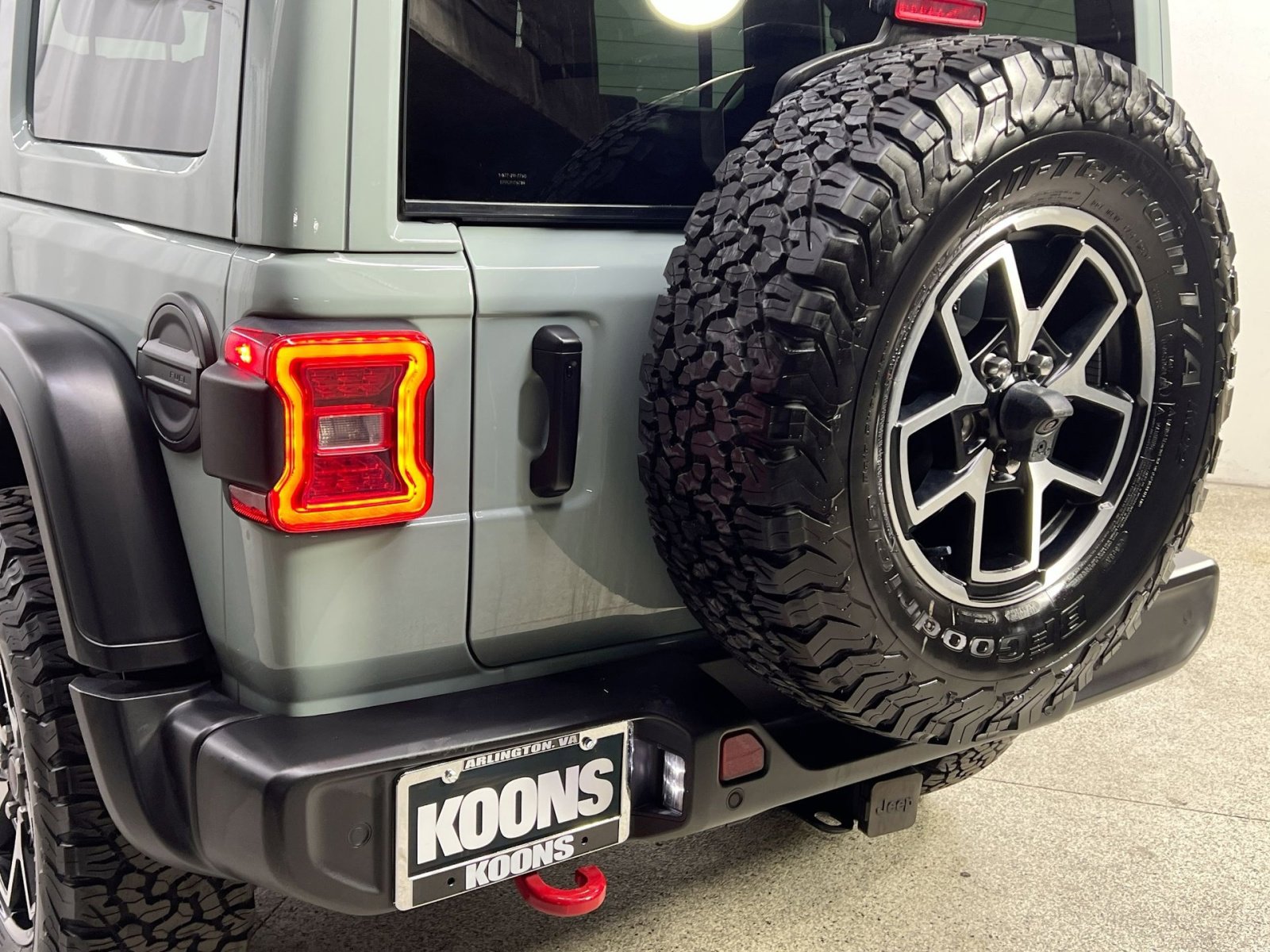 Used 2024 Jeep Wrangler Unlimited Rubicon w/ Technology Group image 31