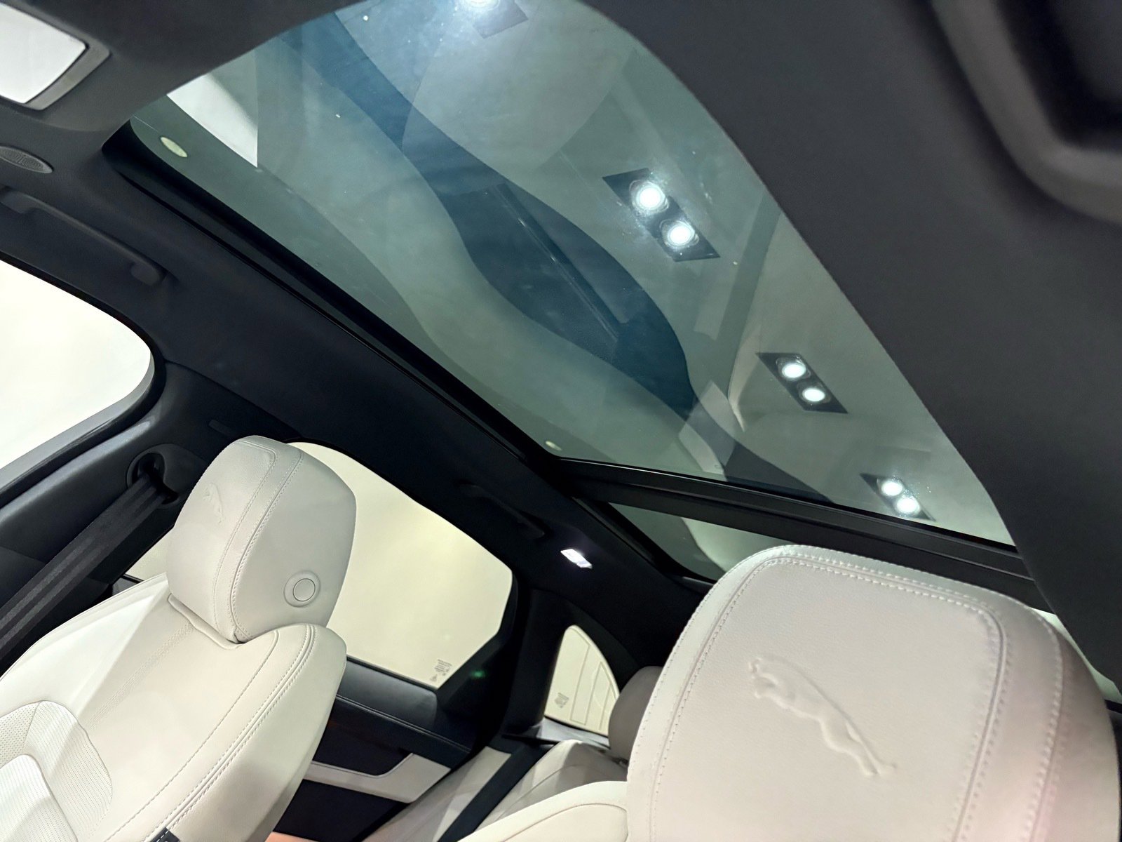 New 2026 Jaguar F-PACE R-Dynamic S image 9