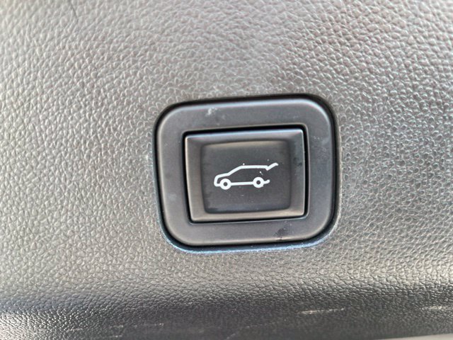 Used 2023 GMC Yukon SLT w/ SLT Luxury Package RWD image 8