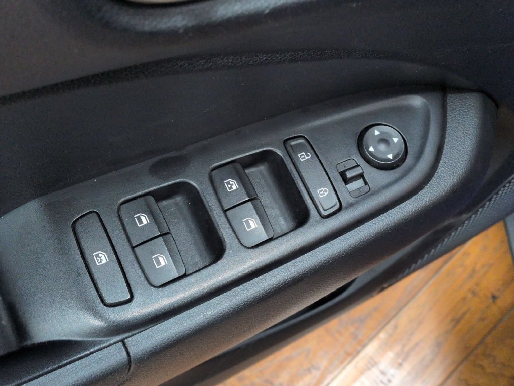 Used 2026 Hyundai Venue SEL FWD image 13
