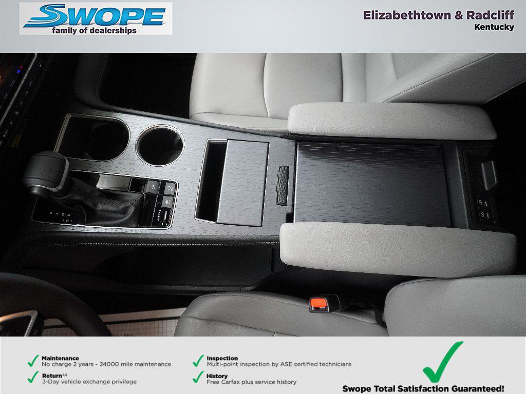 Used 2025 Toyota Sienna XLE image 24
