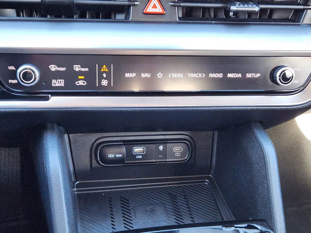 Used 2025 Kia Sportage EX image 21