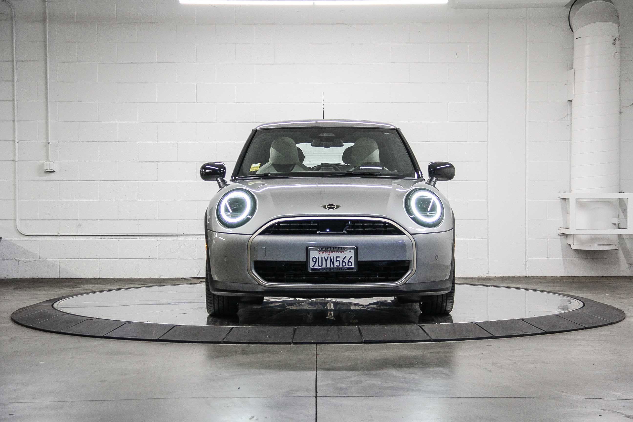 Used 2025 MINI Cooper 2-Door Hardtop image 2