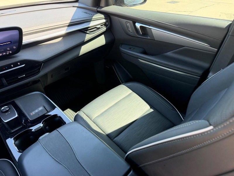 Used 2025 Buick Enclave Sport Touring w/ Super Cruise Package FWD image 18