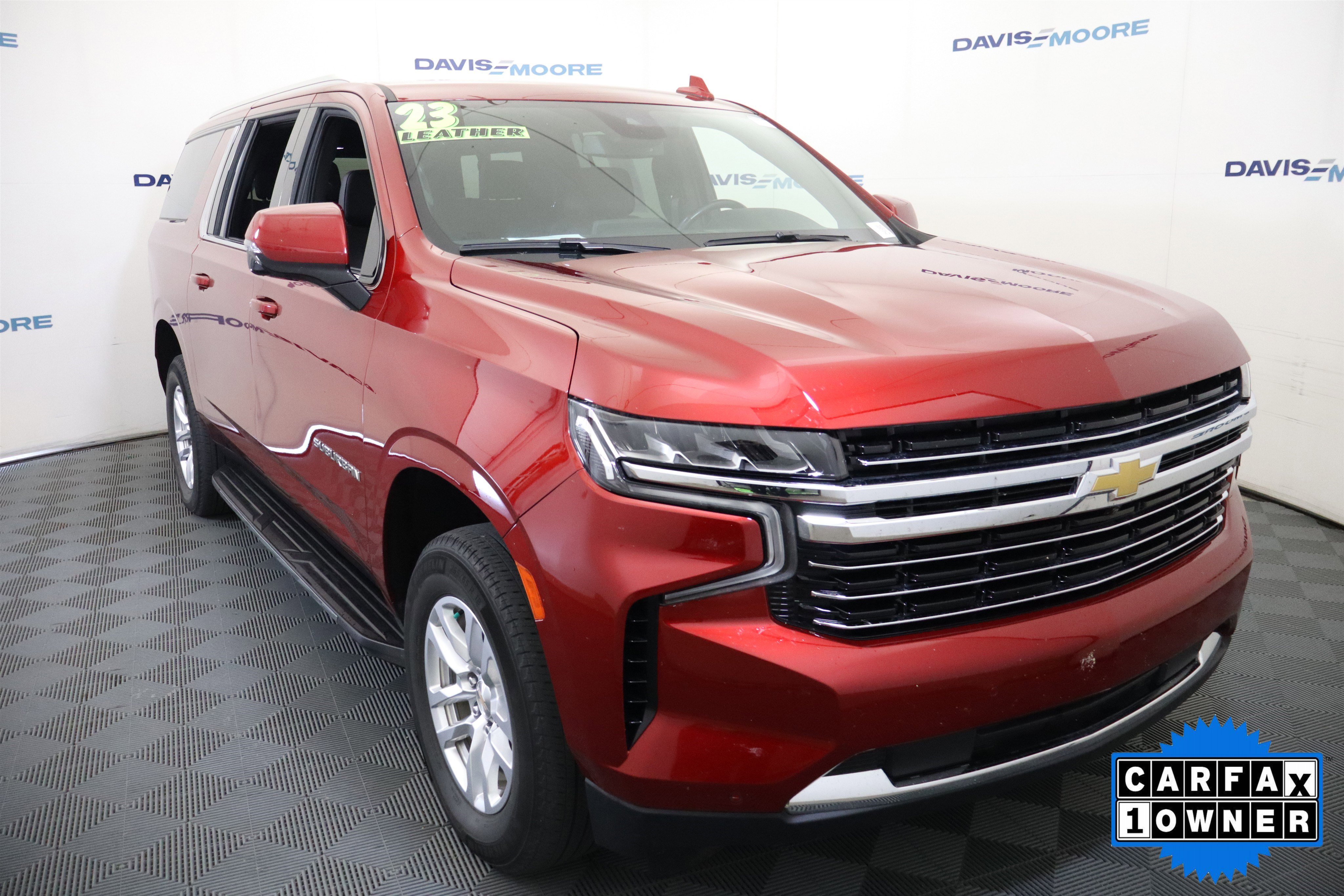 Used 2023 Chevrolet Suburban LT w/ Luxury Package AWD/4WD image 3