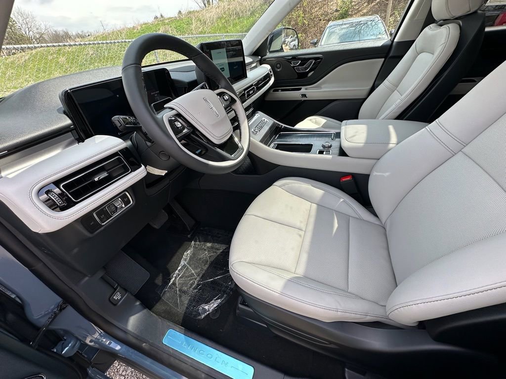New 2026 Lincoln Aviator AWD image 17