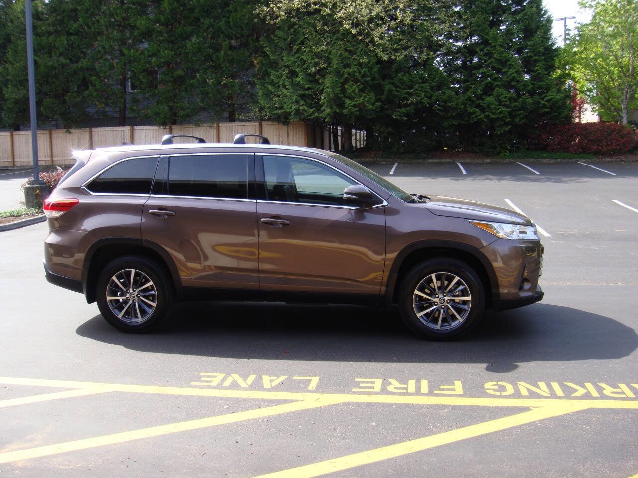 Used 2019 Toyota Highlander XLE AWD/4WD image 5