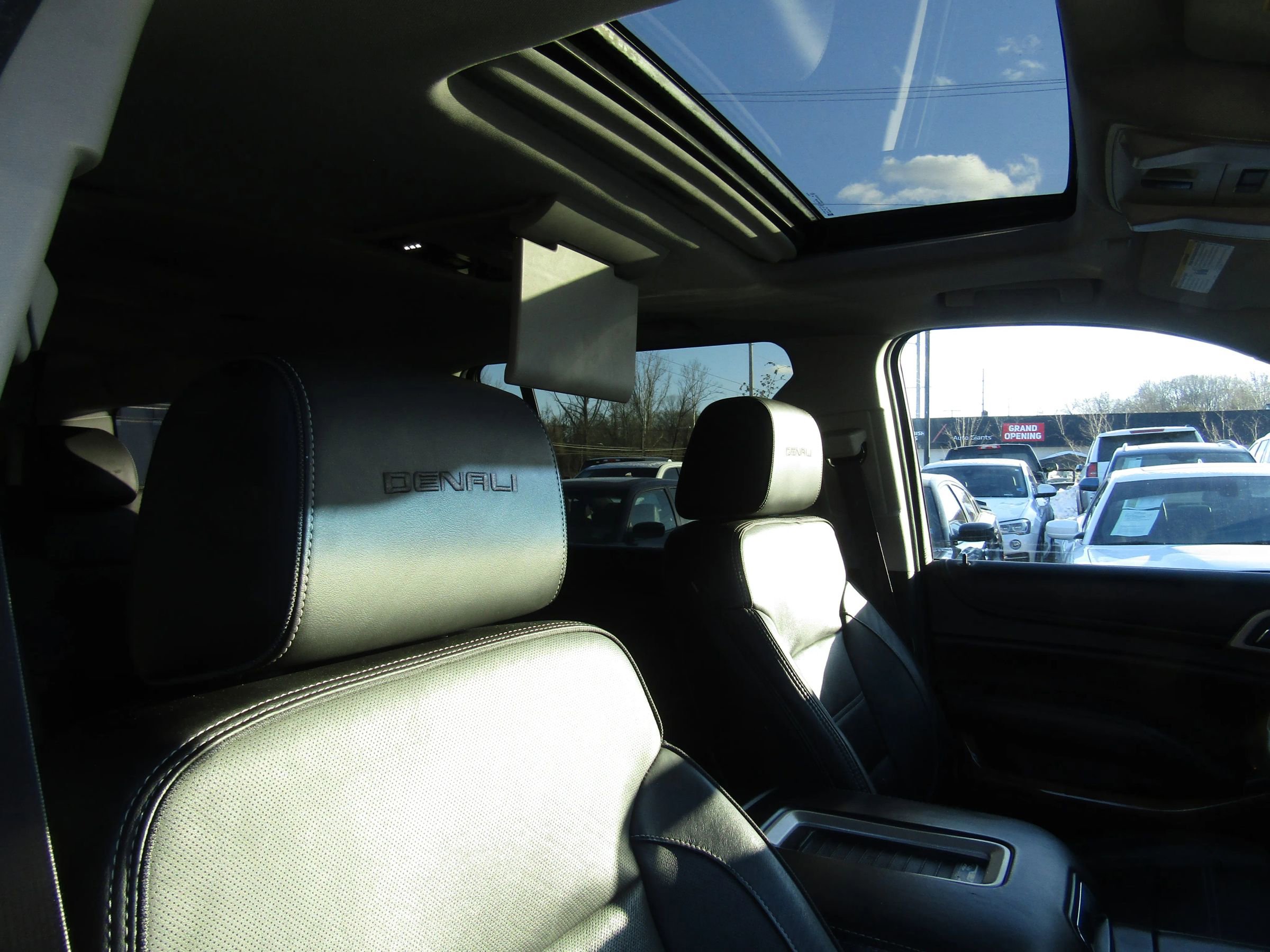 Used 2015 GMC Yukon XL Denali w/ Open Road Package image 11