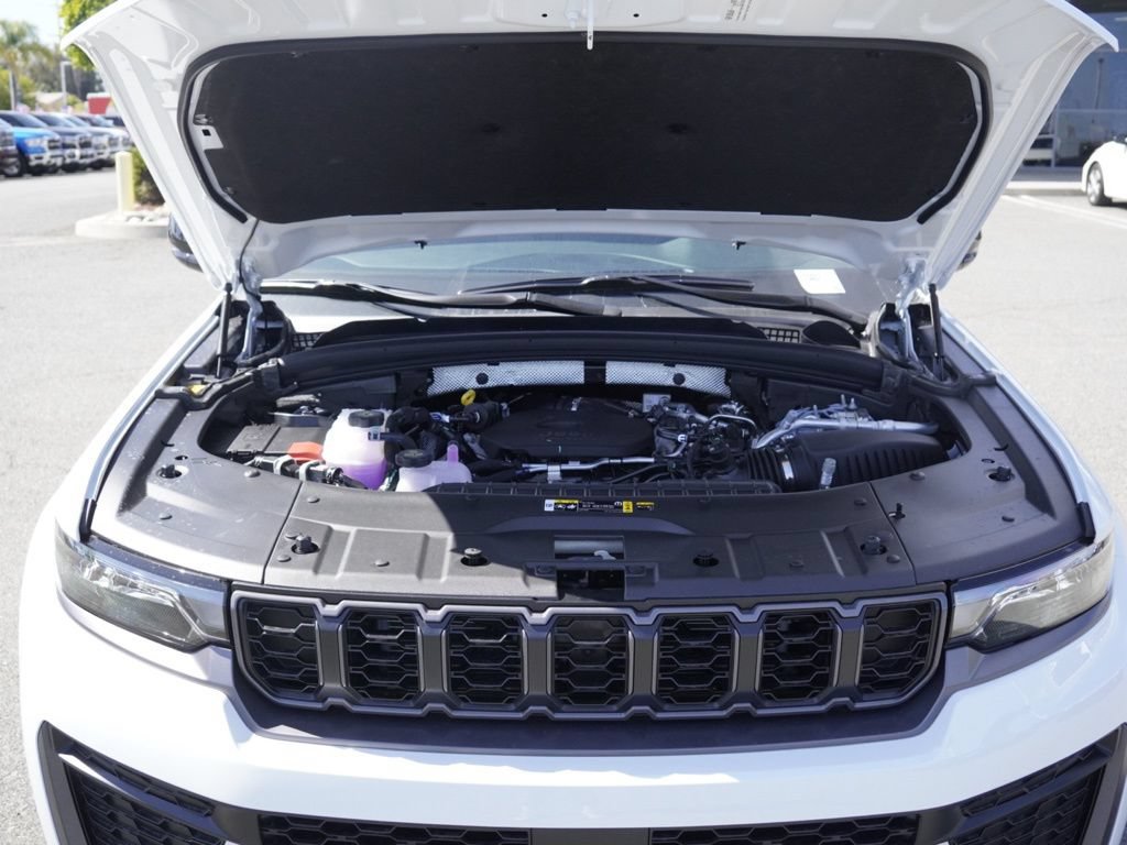 New 2026 Jeep Grand Cherokee Altitude AWD/4WD image 30