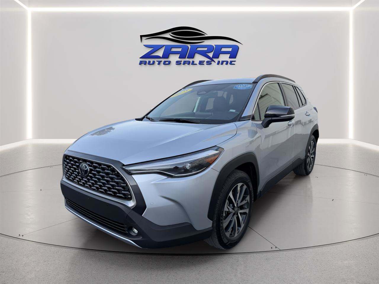 Used 2025 Toyota Corolla Cross XLE image 2