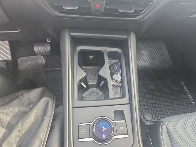 Used 2025 Volkswagen Tiguan SE image 19