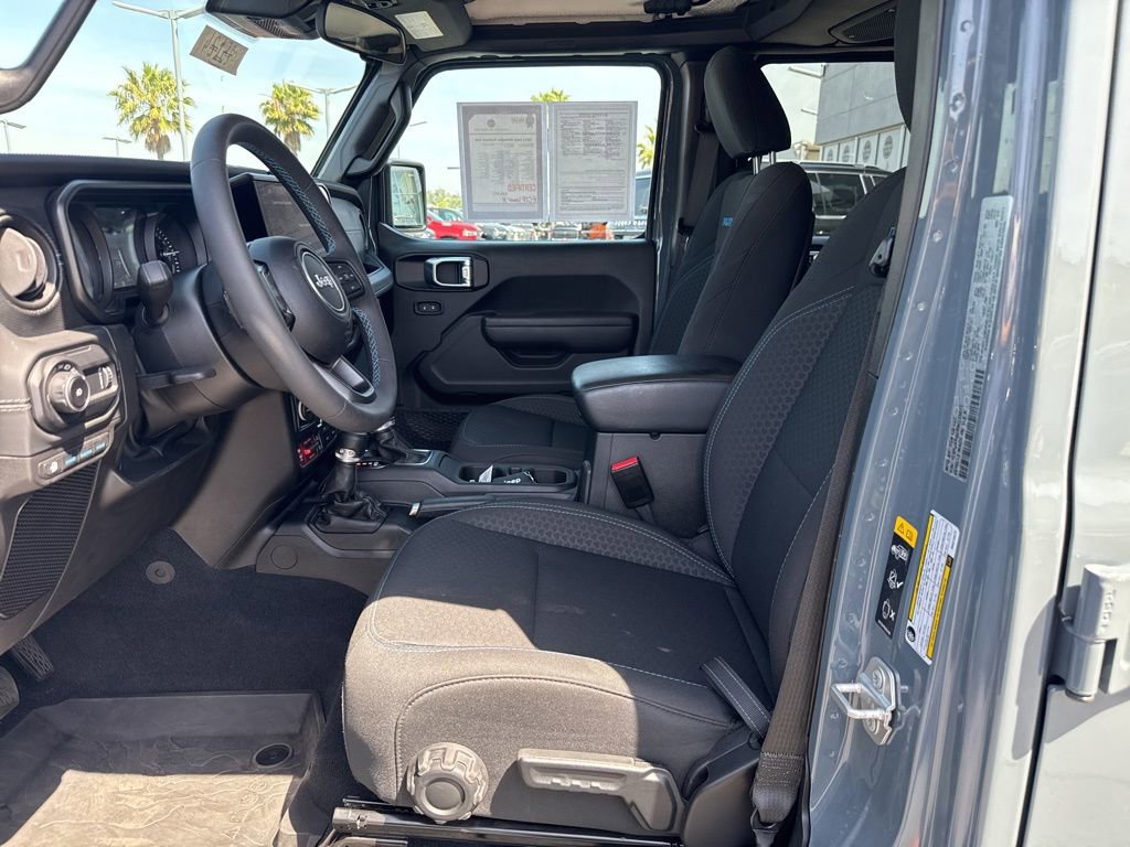Used 2024 Jeep Wrangler Unlimited Rubicon 4xe AWD/4WD image 14