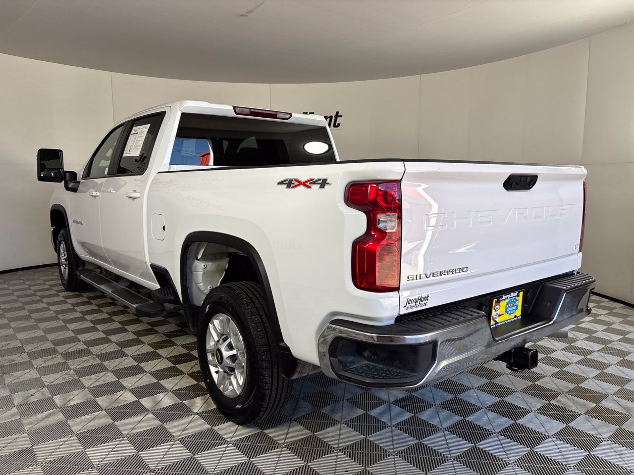Used 2025 Chevrolet Silverado 2500 LT w/ Convenience Package AWD/4WD image 6