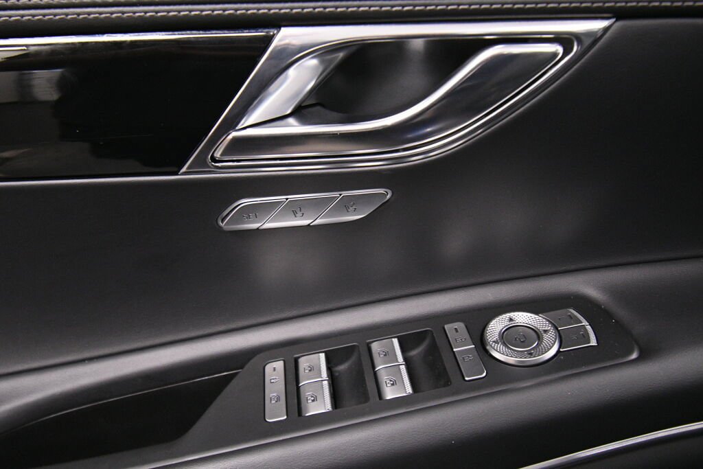 Used 2025 Genesis GV80 2.5T Standard AWD/4WD image 12
