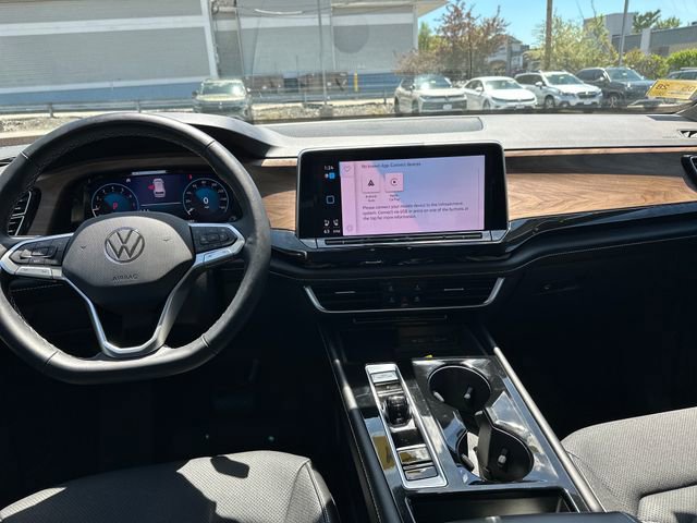 Certified 2024 Volkswagen Atlas SE AWD/4WD image 16