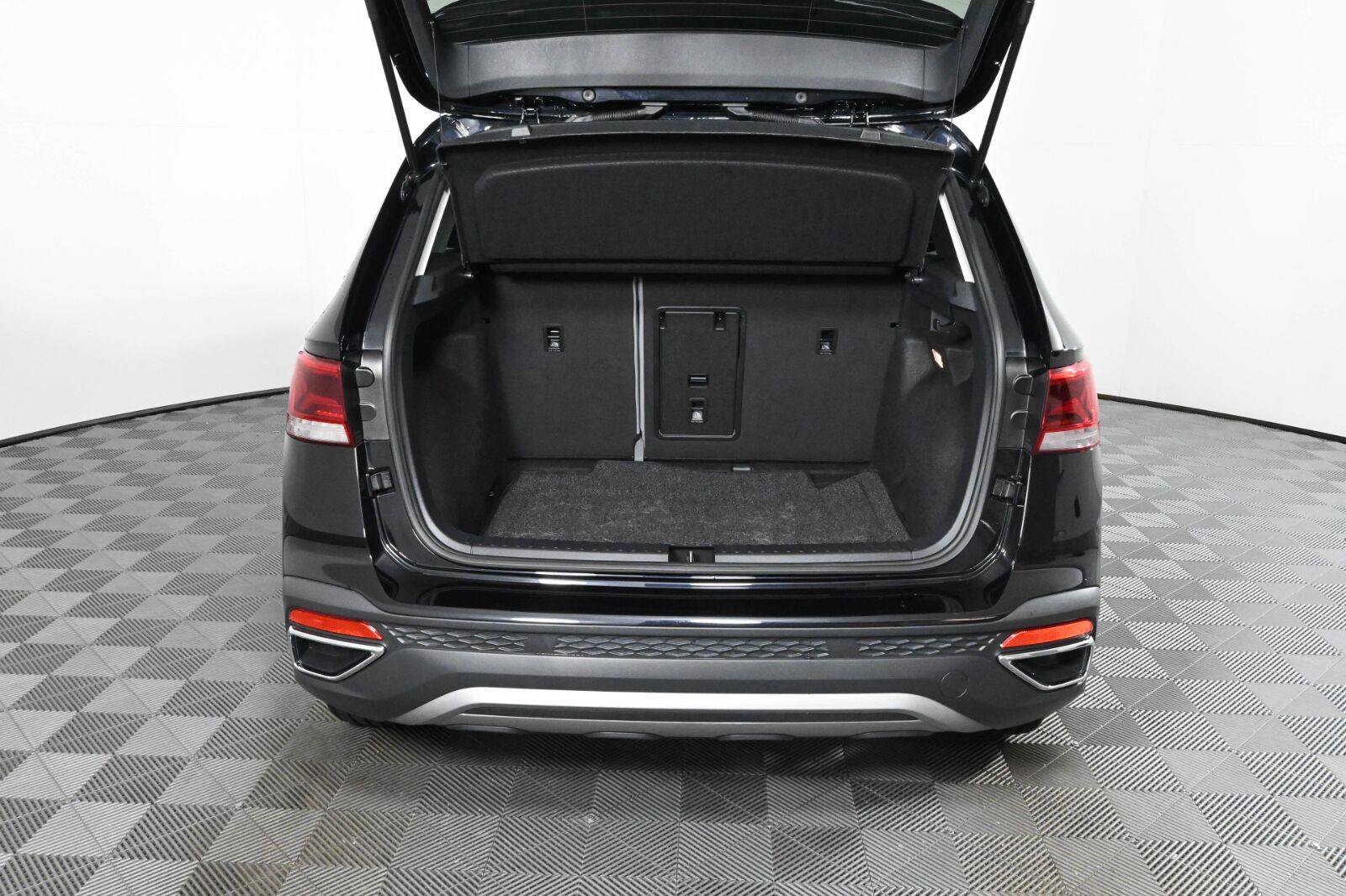 Certified 2023 Volkswagen Taos SE FWD image 9