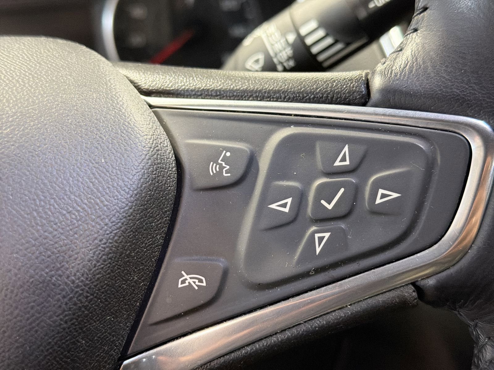 Used 2020 Chevrolet Equinox LT image 29