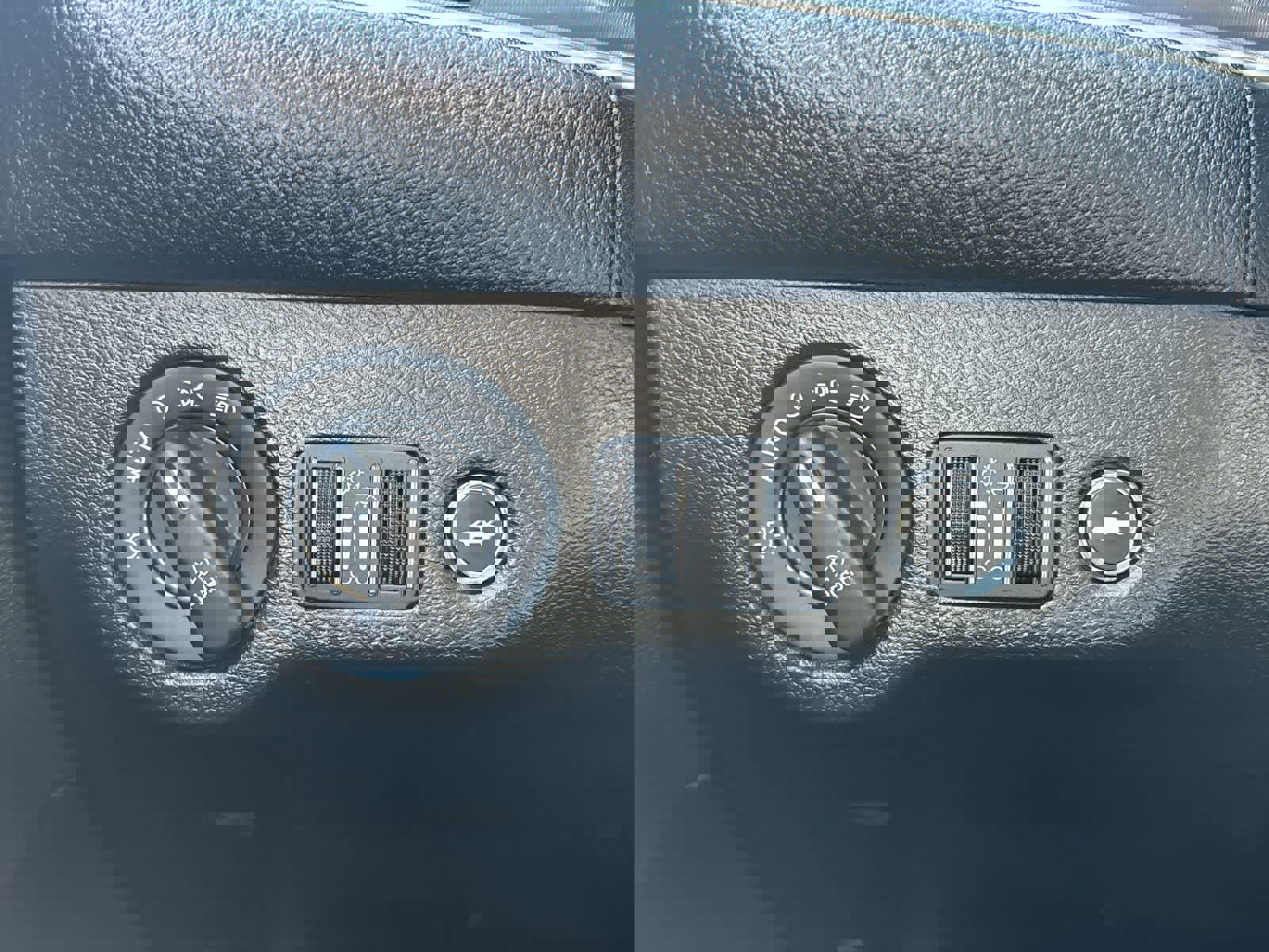 Used 2019 Dodge Challenger SXT w/ Plus Package image 14