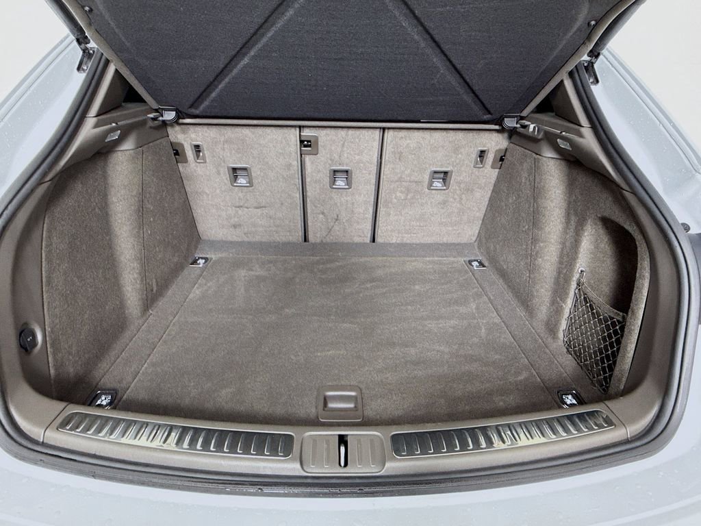 Certified 2023 Porsche Macan Turbo AWD/4WD image 29