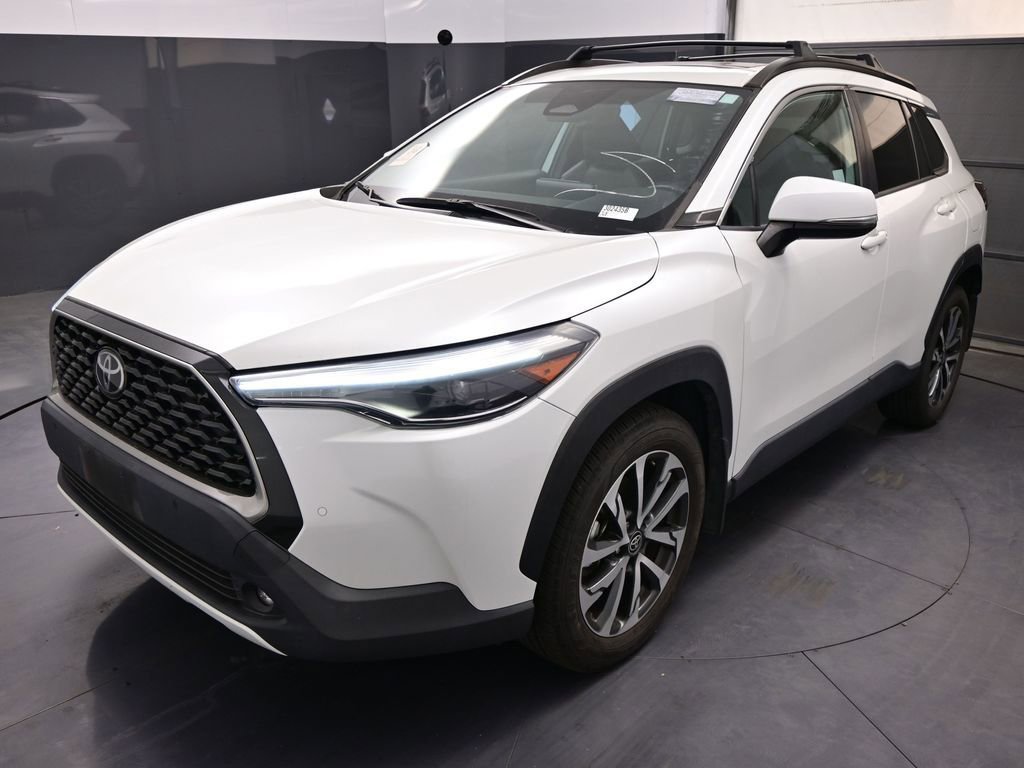 Used 2023 Toyota Corolla Cross XLE w/ Convenience Package image 2