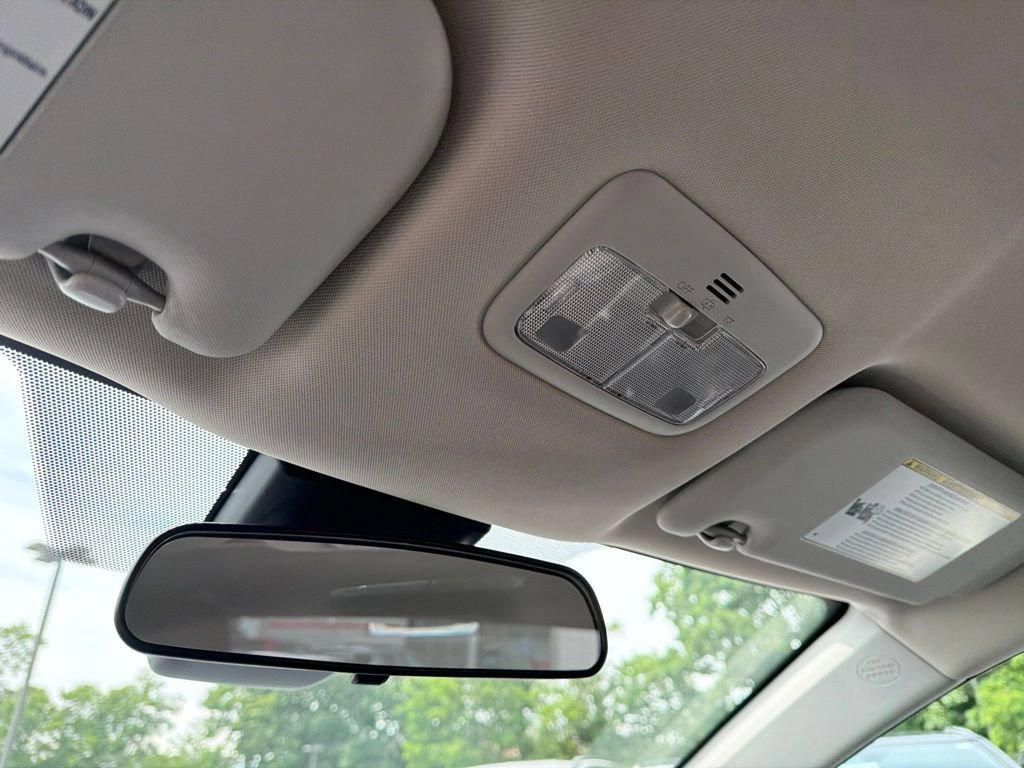 Used 2017 Toyota Corolla SE w/ Carpet Mat Package (TMS) FWD image 28