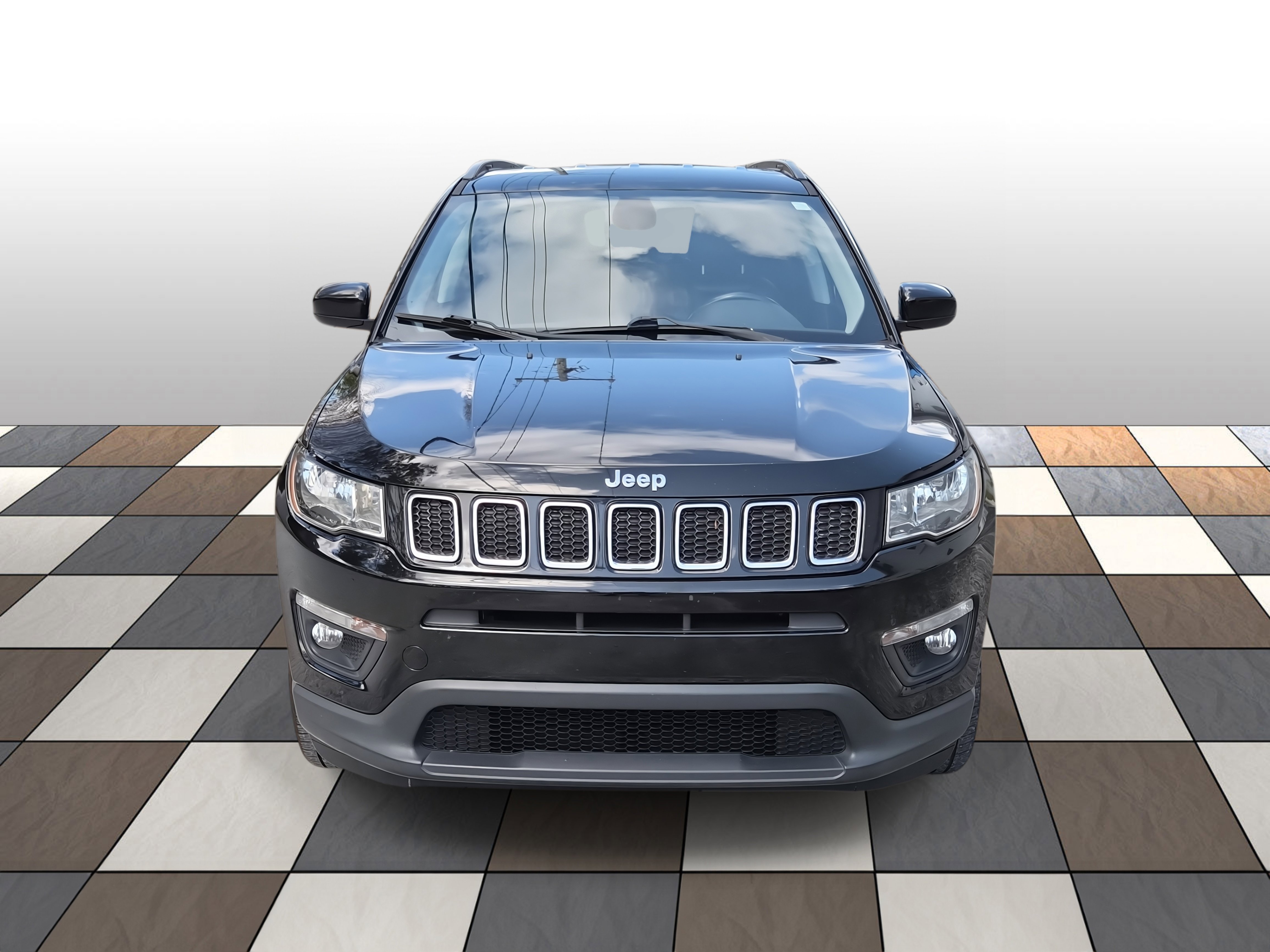 Used 2018 Jeep Compass Latitude w/ Cold Weather Group image 2