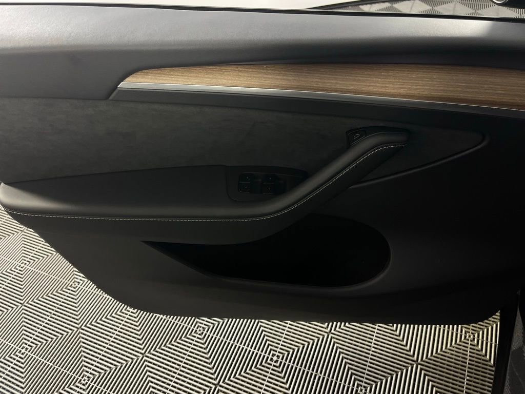 Used 2025 Tesla Model Y Long Range image 21